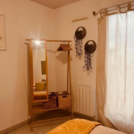 Ecrin Terrasse Elegance 2 Bedrooms Air Conditioning Wifi Parking Appartement Nîmes